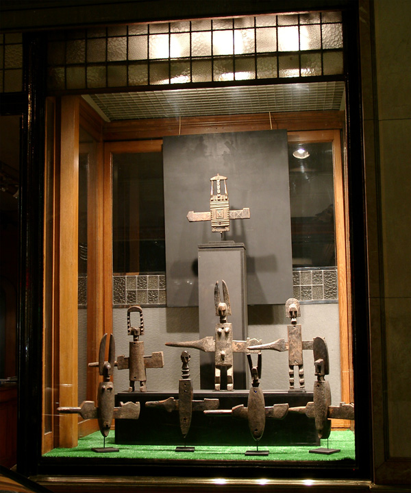 photo serrure d'arfrique bambara et dogon mali vitrine ext&eacute;rieure galerie natsara